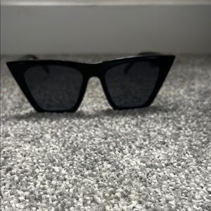 Classic Black Cat-Eye Sunglasses - Women's Accessories